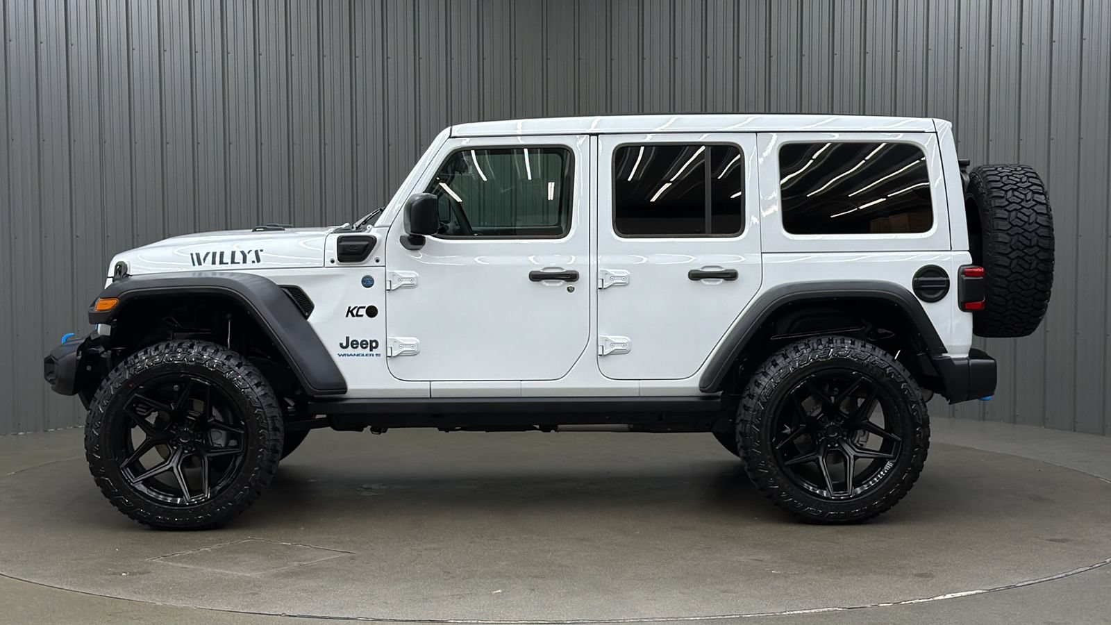 Used 2024 Jeep Wrangler Unlimited AWD/4WD image 2