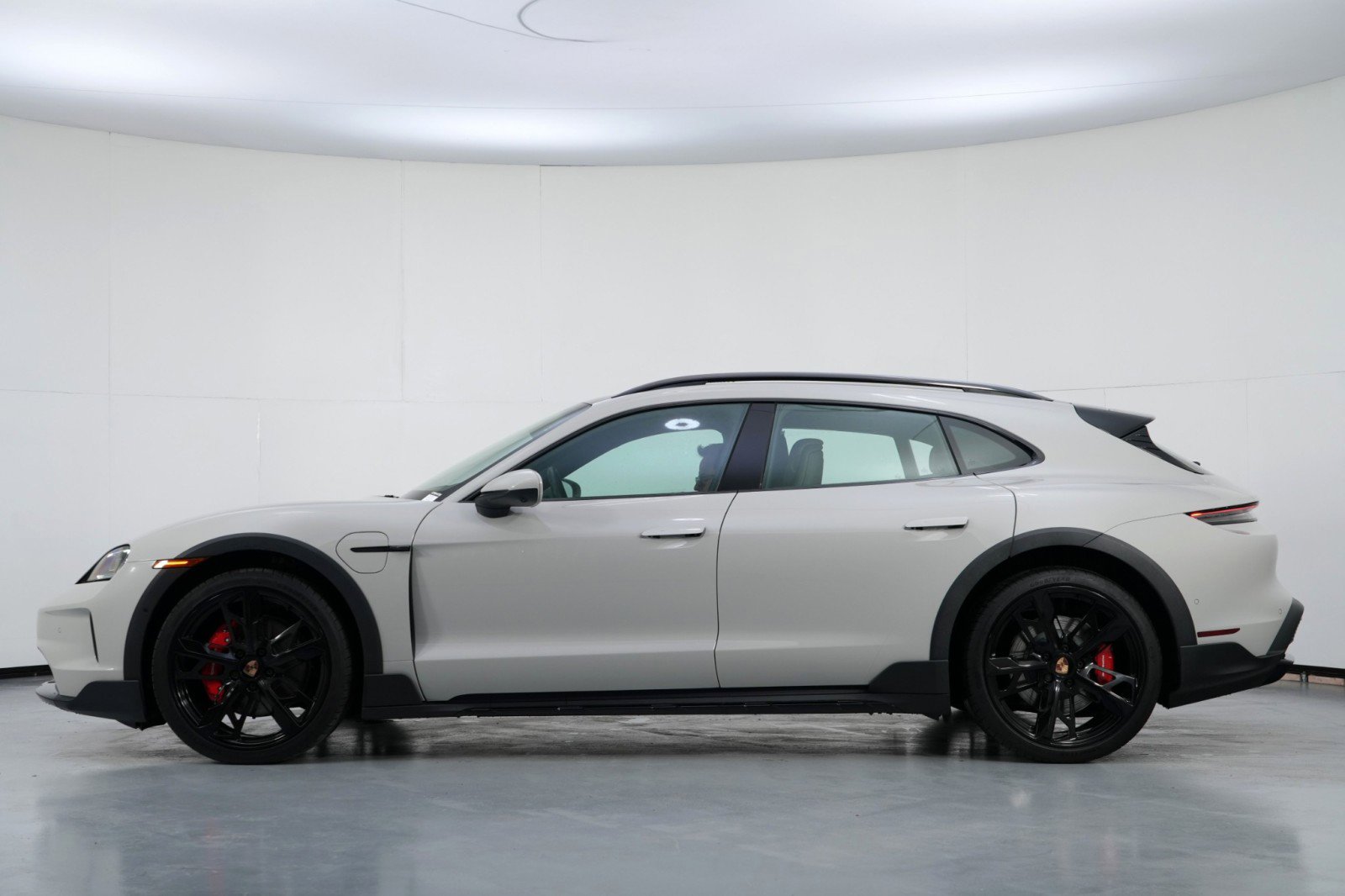 Used 2025 Porsche Taycan 4S w/ Premium Package image 9