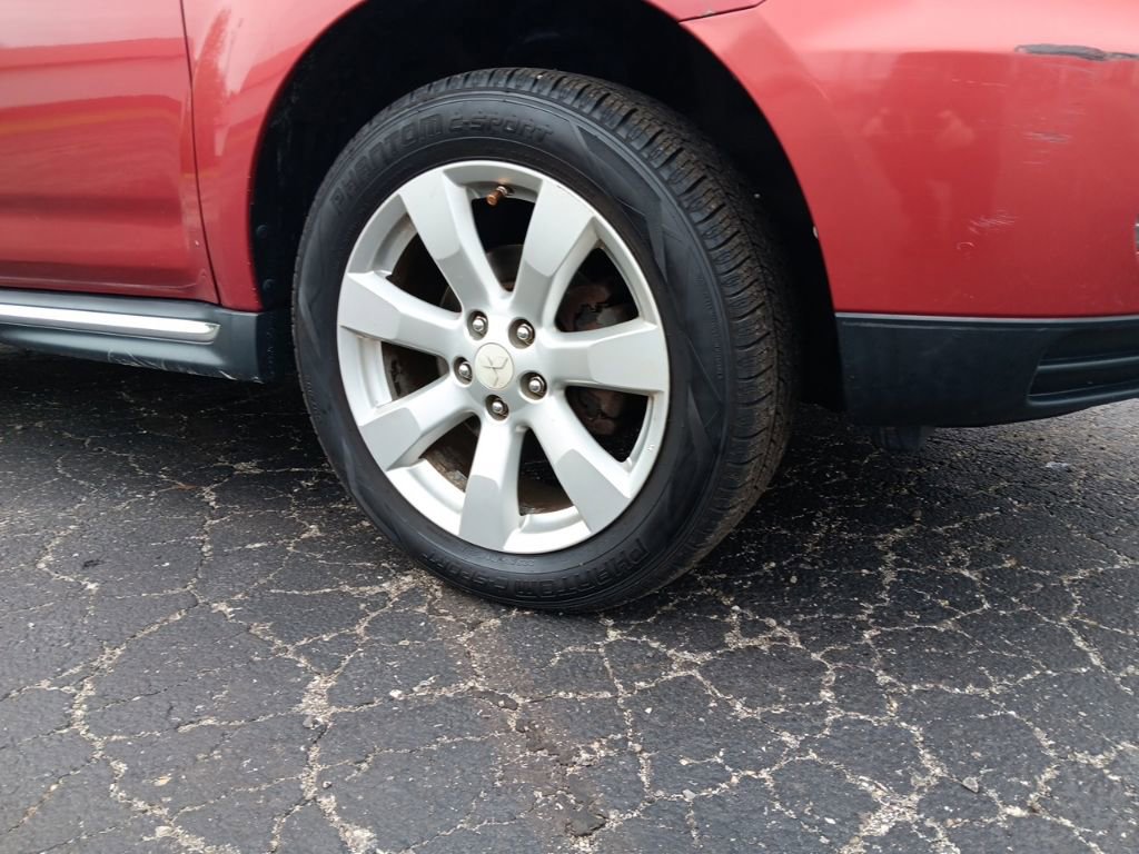 Used 2010 Mitsubishi Outlander XLS AWD/4WD image 3