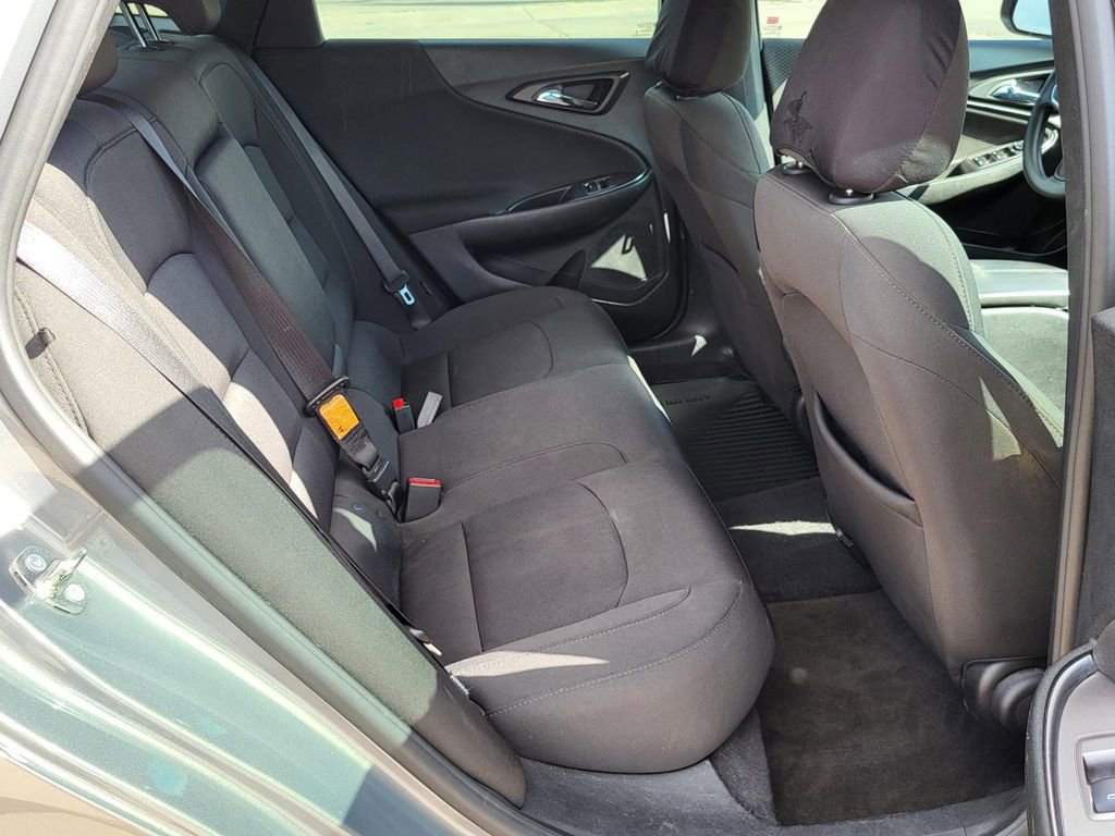 Used 2018 Chevrolet Malibu LT image 11