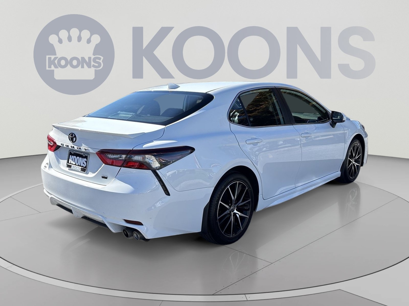 Used 2024 Toyota Camry SE FWD image 7