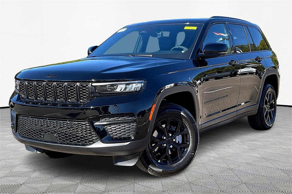 New 2025 Jeep Grand Cherokee Altitude image 2