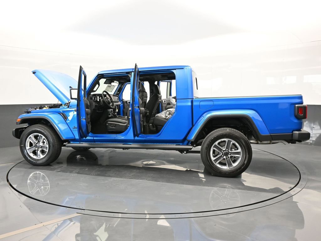 Used 2024 Jeep Gladiator Sport w/ Premium Package image 39