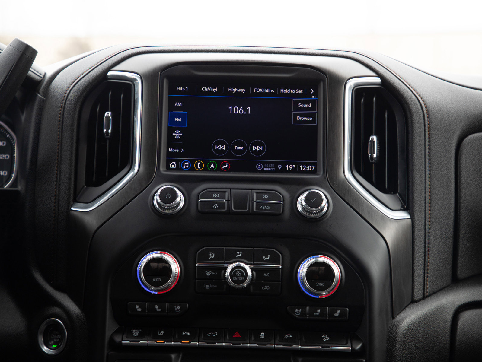 Used 2022 GMC Sierra 3500 AT4 w/ AT4 Preferred Package image 15