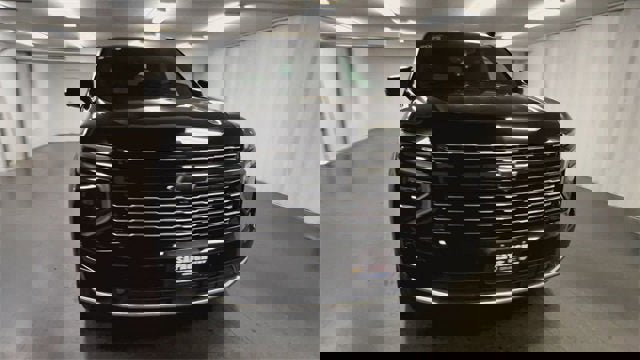 Certified 2025 Chevrolet Suburban High Country image 3