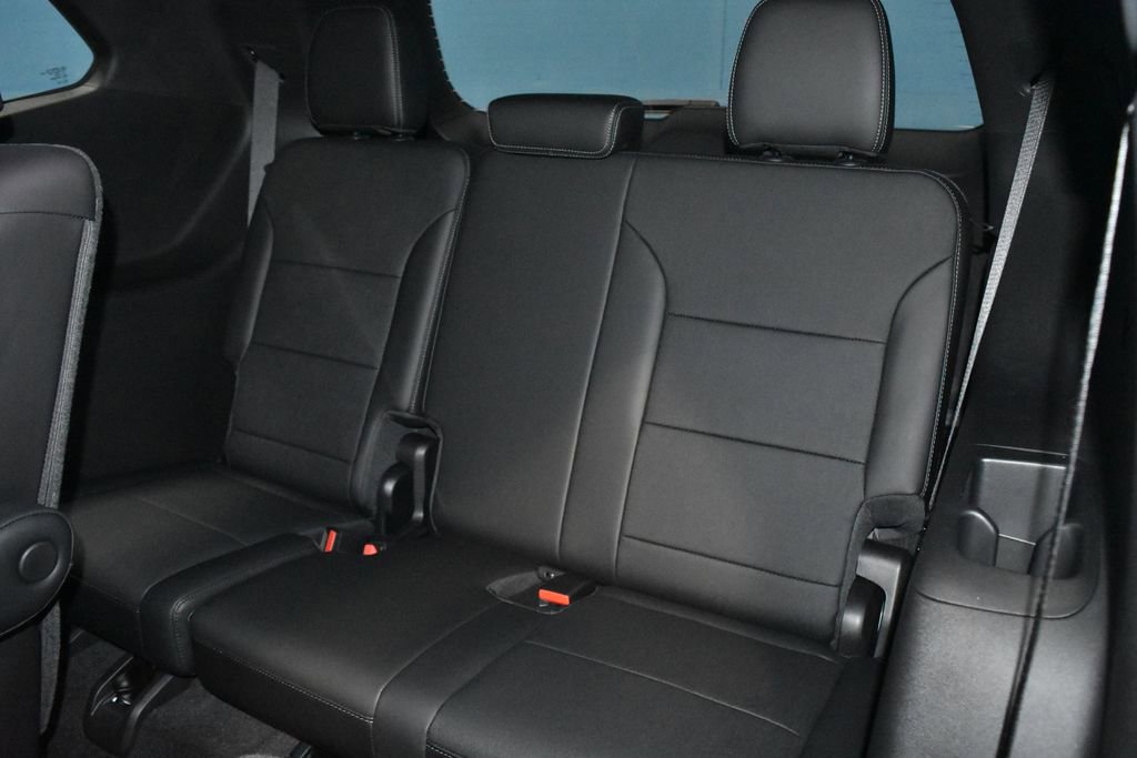 Used 2025 Buick Enclave Preferred w/ Power Package image 24