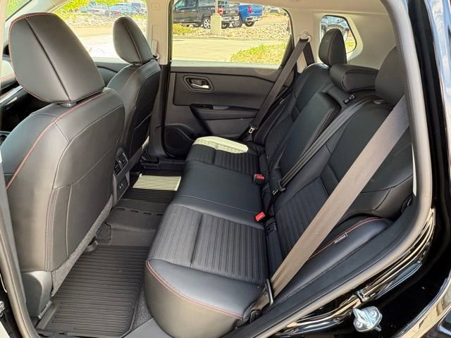 Used 2025 Nissan Rogue SV AWD/4WD image 25