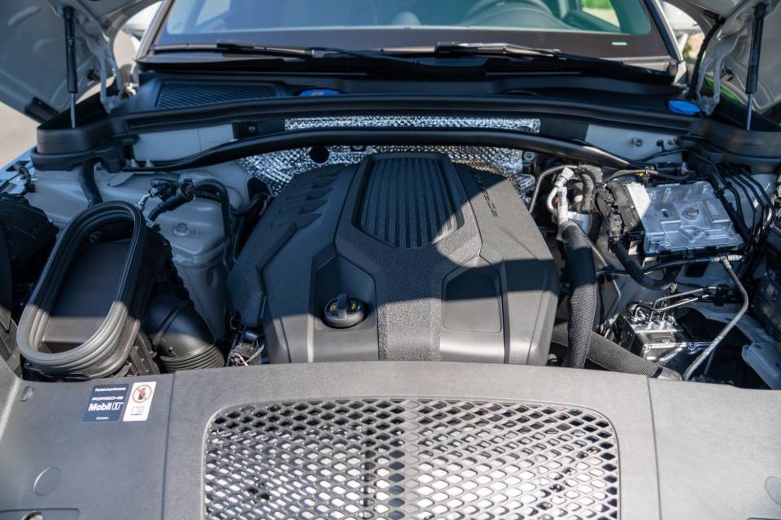New 2026 Porsche Macan AWD/4WD image 29