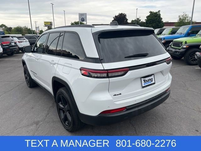 Used 2023 Jeep Grand Cherokee Altitude AWD/4WD image 4