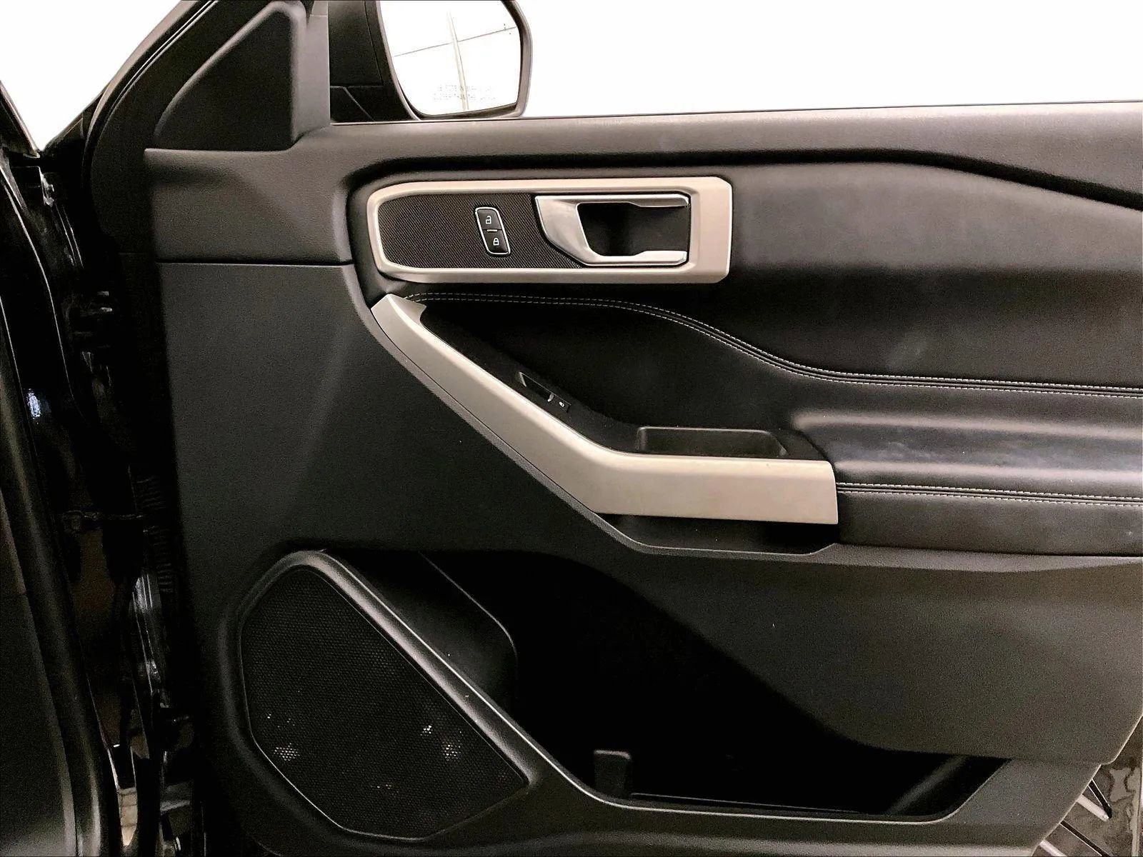 Used 2022 Ford Explorer XLT w/ Equipment Group 202A AWD/4WD image 23