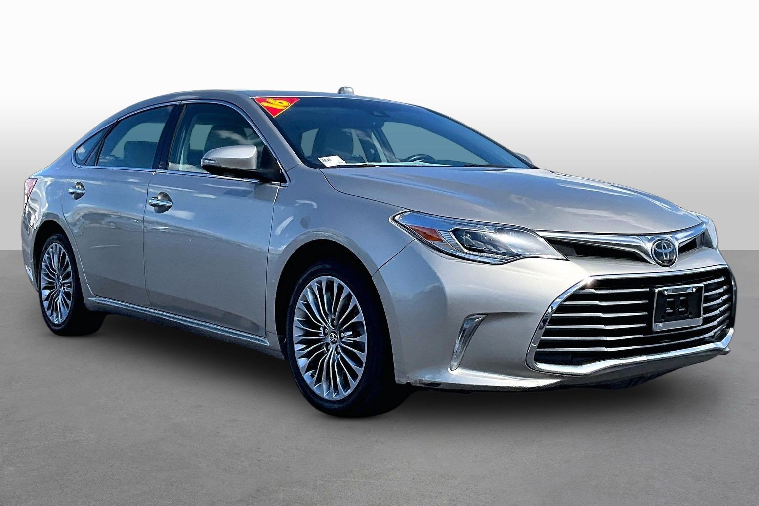 Used 2016 Toyota Avalon Limited w/ Toyota Safety Sense Package FWD image 10