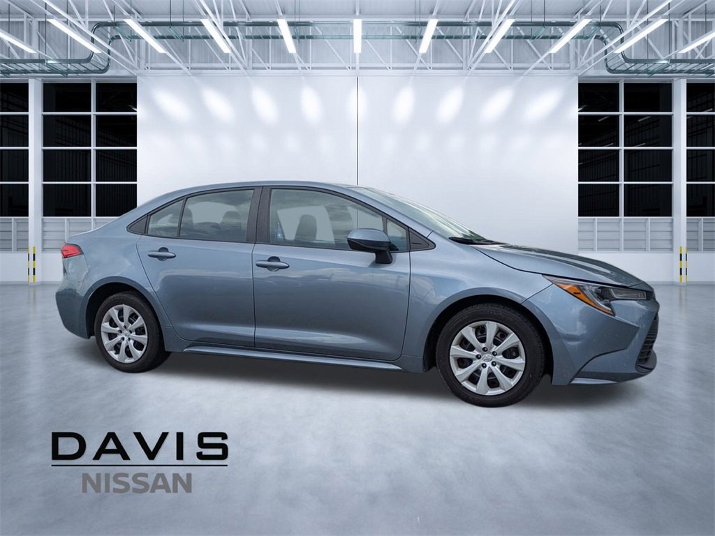 Used 2023 Toyota Corolla LE image 1