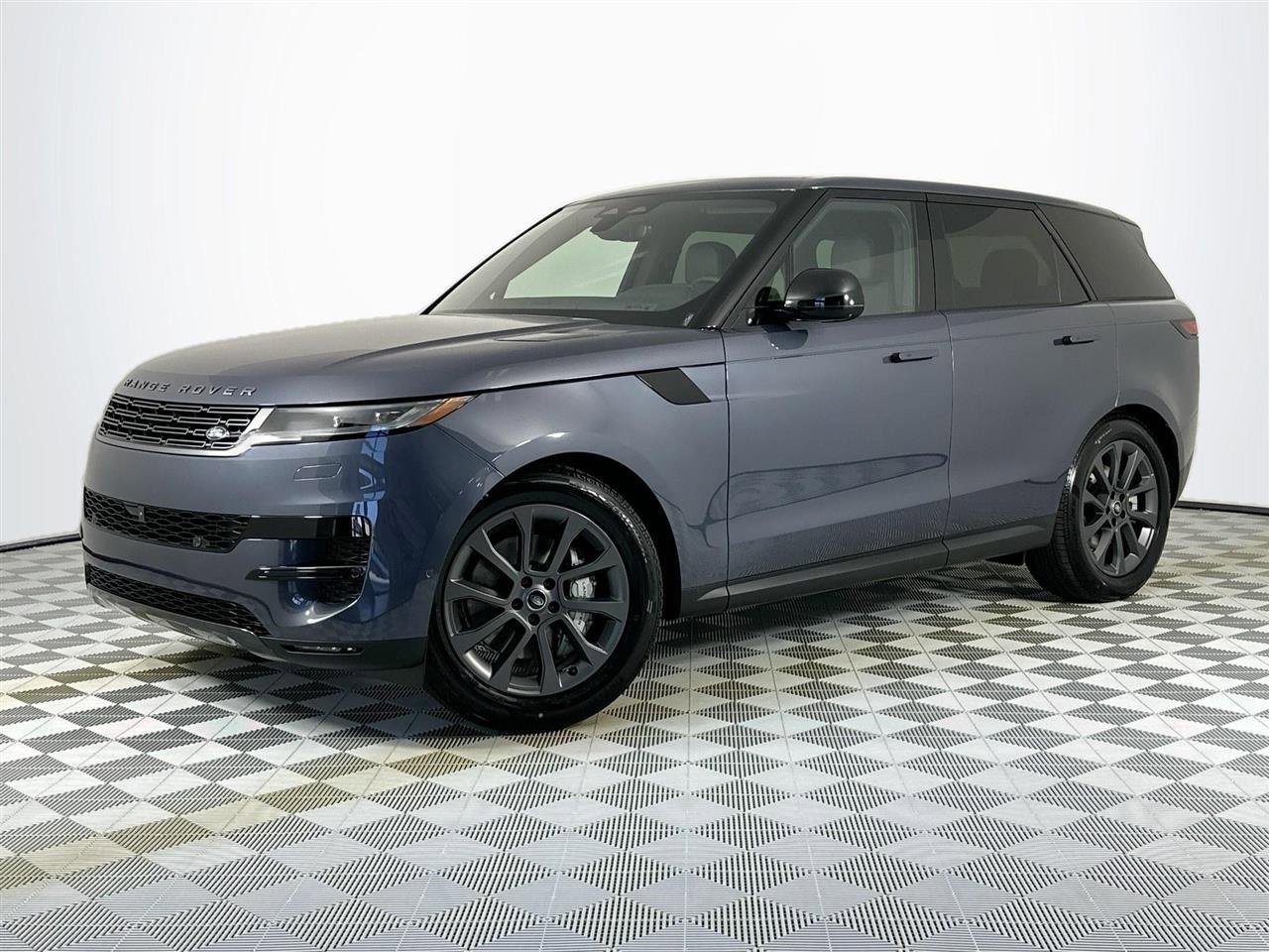 Used 2025 Land Rover Range Rover Sport image 1
