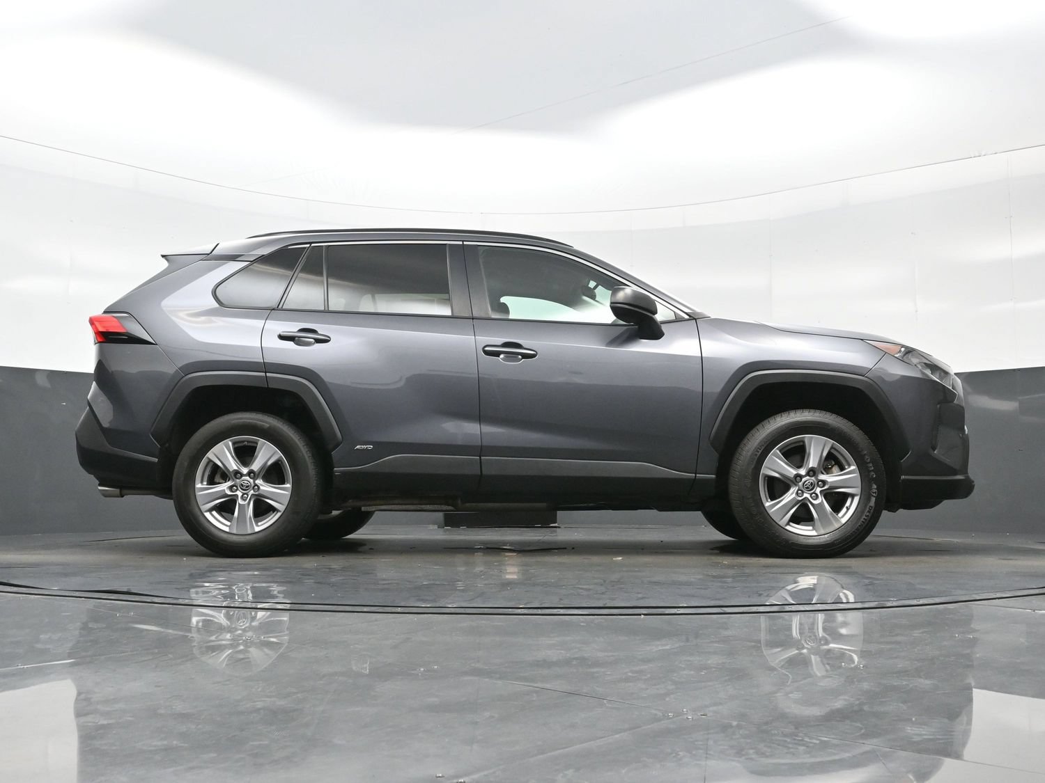 Used 2022 Toyota RAV4 LE AWD/4WD image 31