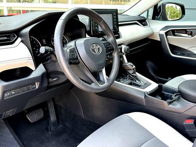 Used 2020 Toyota RAV4 XLE Premium FWD image 13
