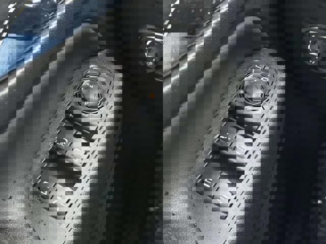 Used 2020 Chevrolet Equinox LT FWD image 17