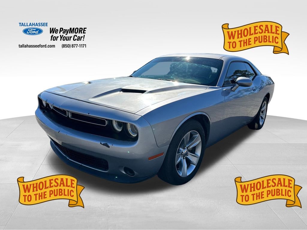 Used 2016 Dodge Challenger SXT image 1