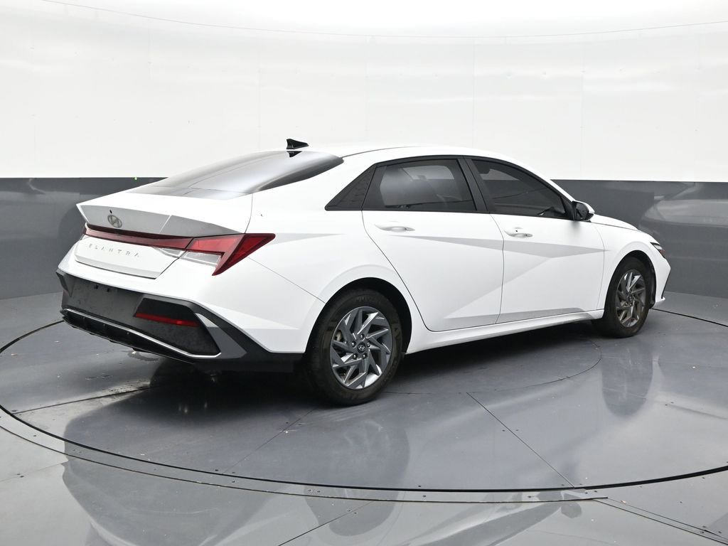 Used 2024 Hyundai Elantra SEL FWD image 5