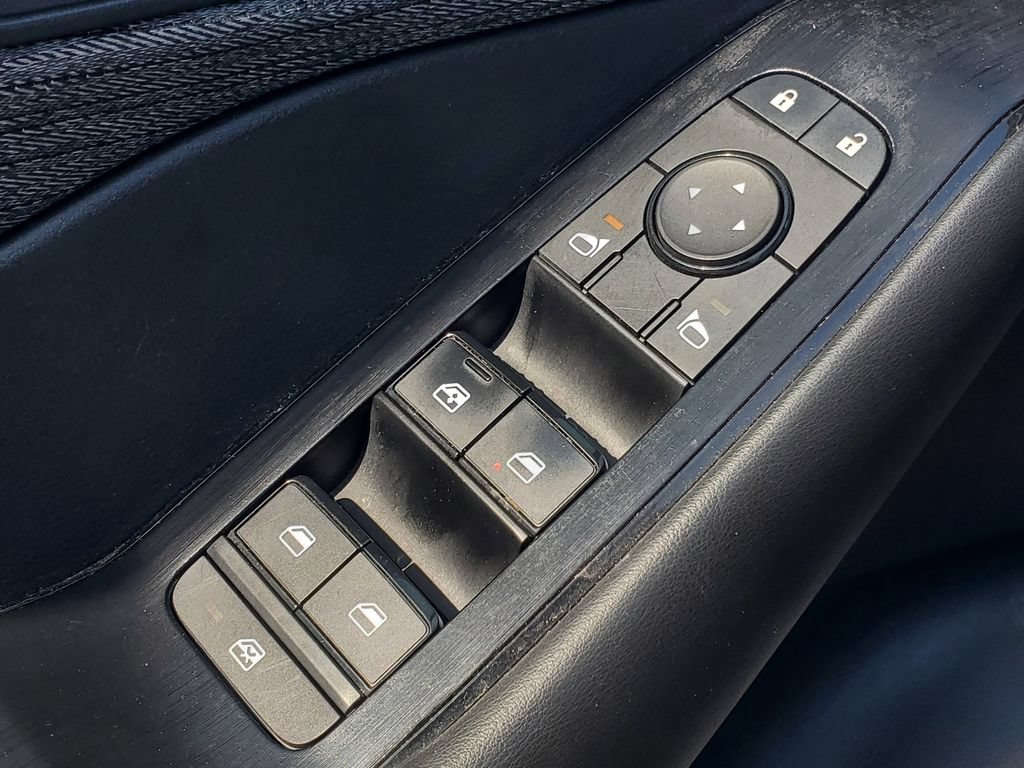 Used 2023 Nissan Rogue S AWD/4WD image 22