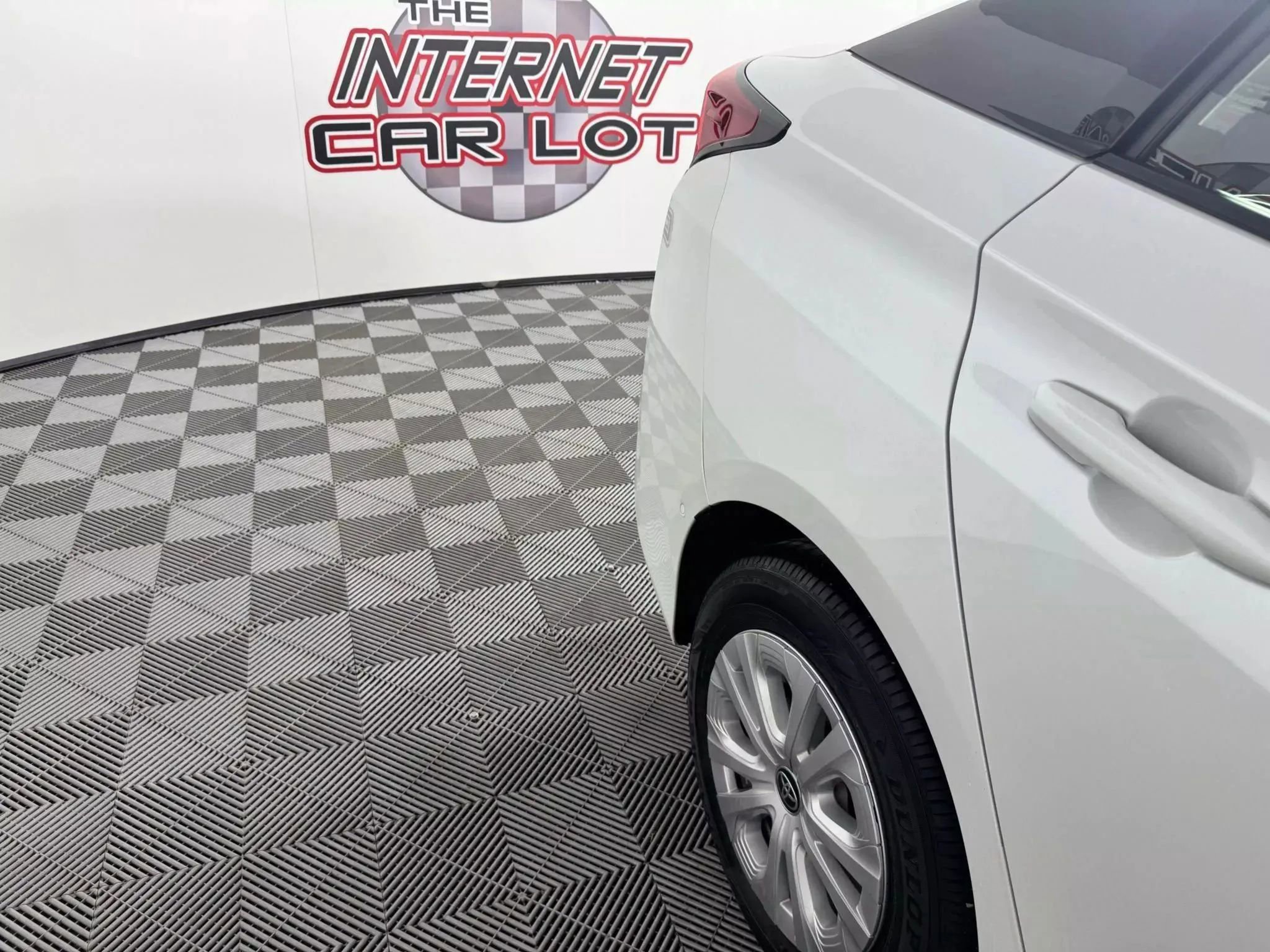 Used 2022 Toyota Prius LE FWD image 25