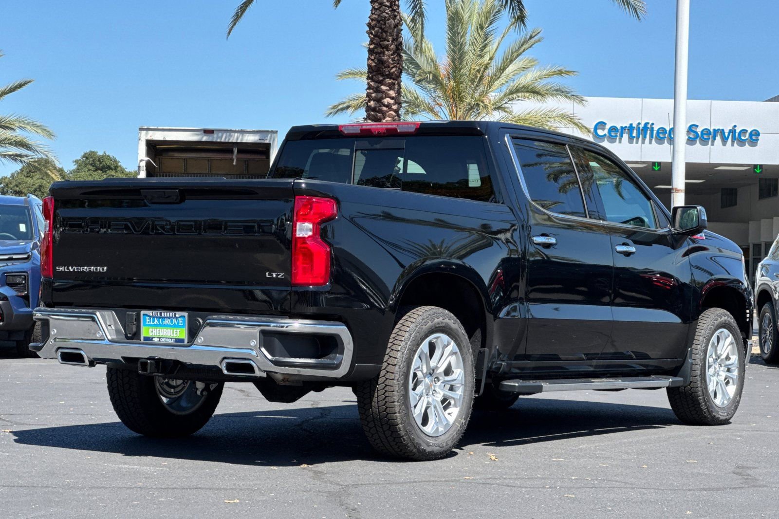 New 2026 Chevrolet Silverado 1500 LTZ w/ LTZ Premium Package AWD/4WD image 3