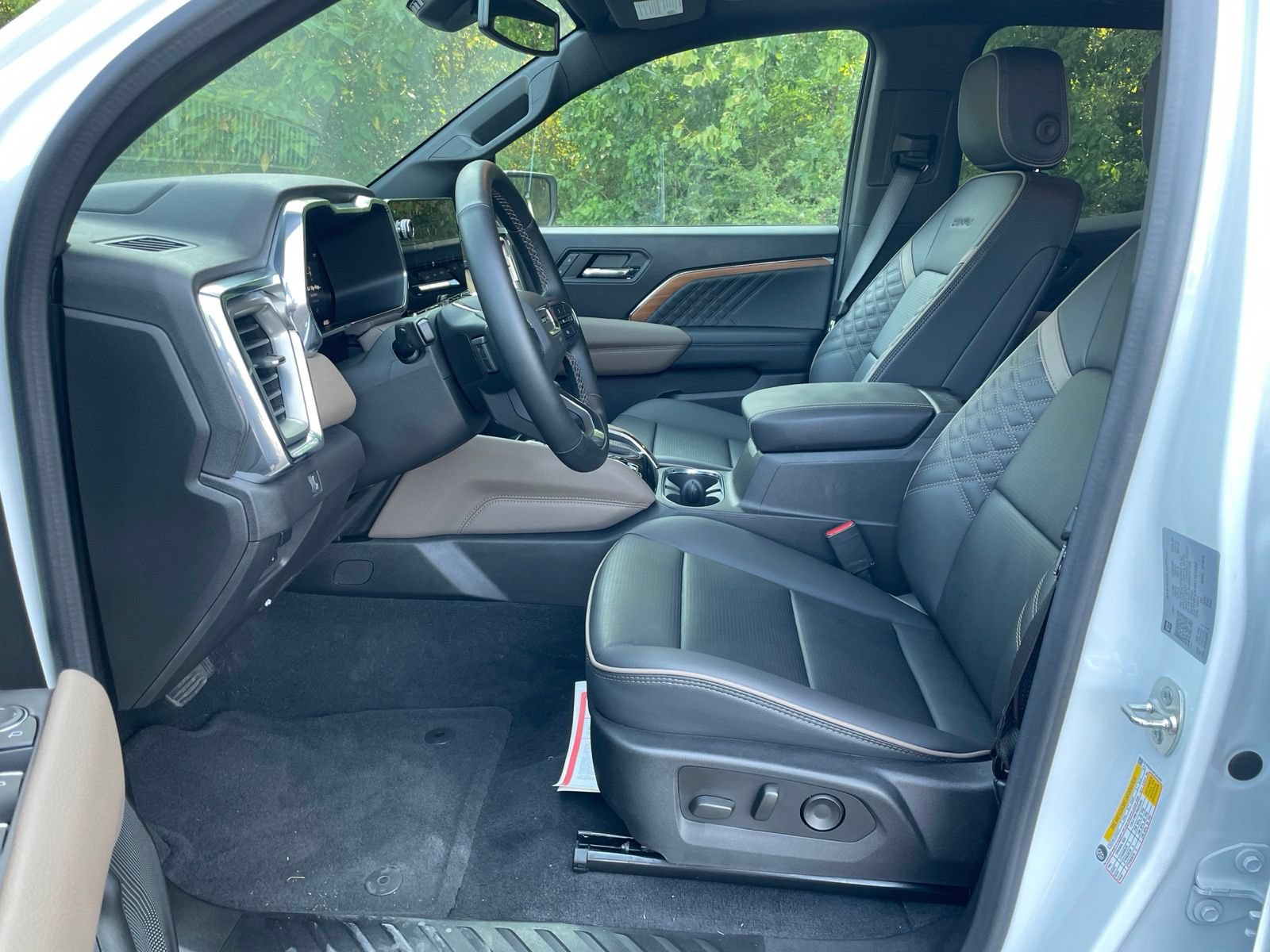 Used 2024 GMC Canyon Denali AWD/4WD image 18