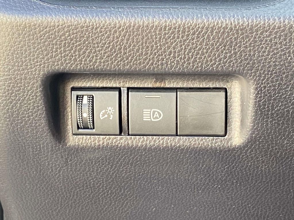 Used 2025 Toyota RAV4 LE FWD image 28