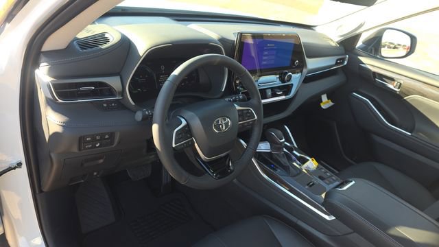 New 2026 Toyota Highlander Limited AWD/4WD image 12