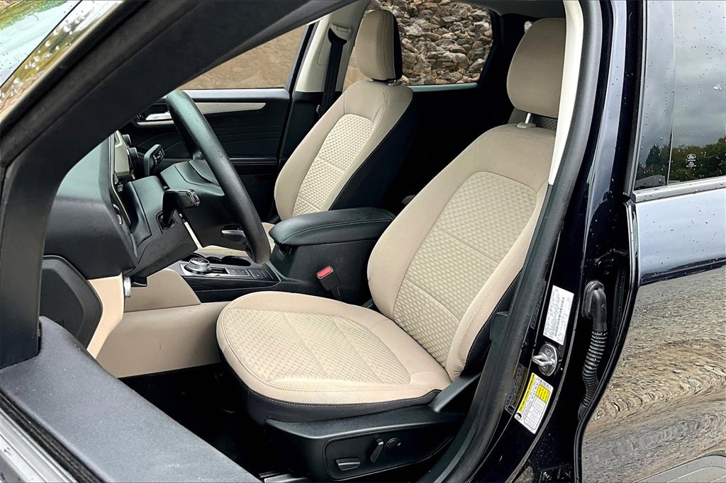 Used 2021 Ford Escape SE image 24