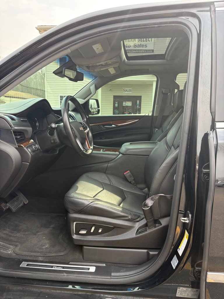 Used 2016 Cadillac Escalade Luxury image 9