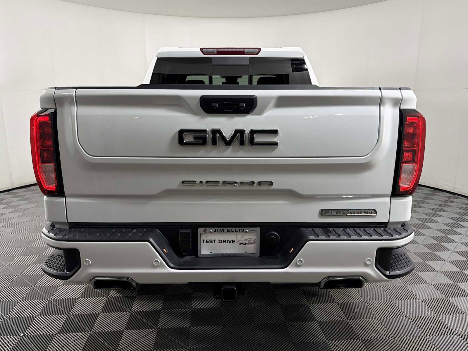 Used 2024 GMC Sierra 1500 Elevation w/ Elevation Premium Package AWD/4WD image 5