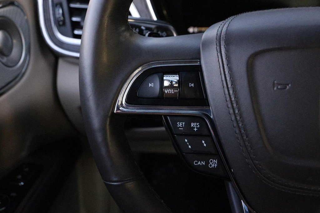 Used 2020 Lincoln Continental Reserve w/ Luxury Package image 12