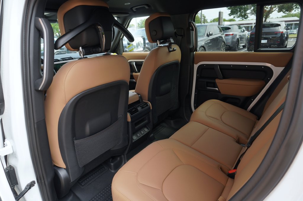 New 2026 Land Rover Defender 110 X-Dynamic SE AWD/4WD image 26