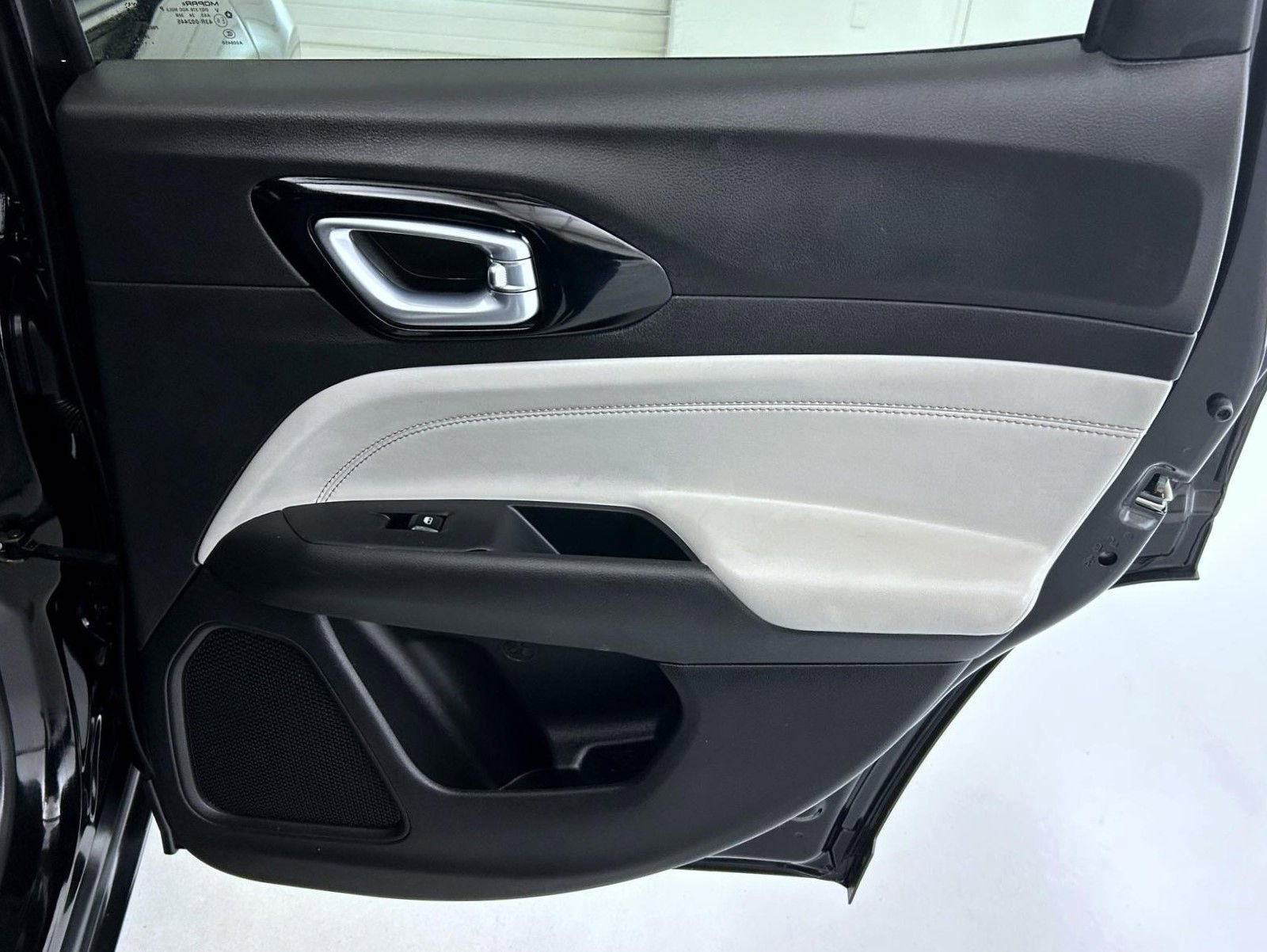 Certified 2025 Jeep Compass Limited AWD/4WD image 17