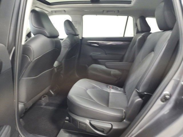 Used 2023 Toyota Highlander Platinum image 22
