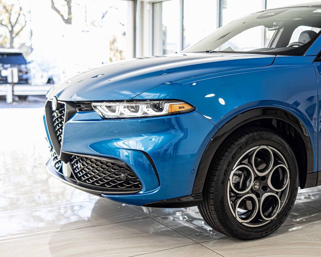 New 2025 Alfa Romeo Tonale w/ Premium Package AWD/4WD image 4