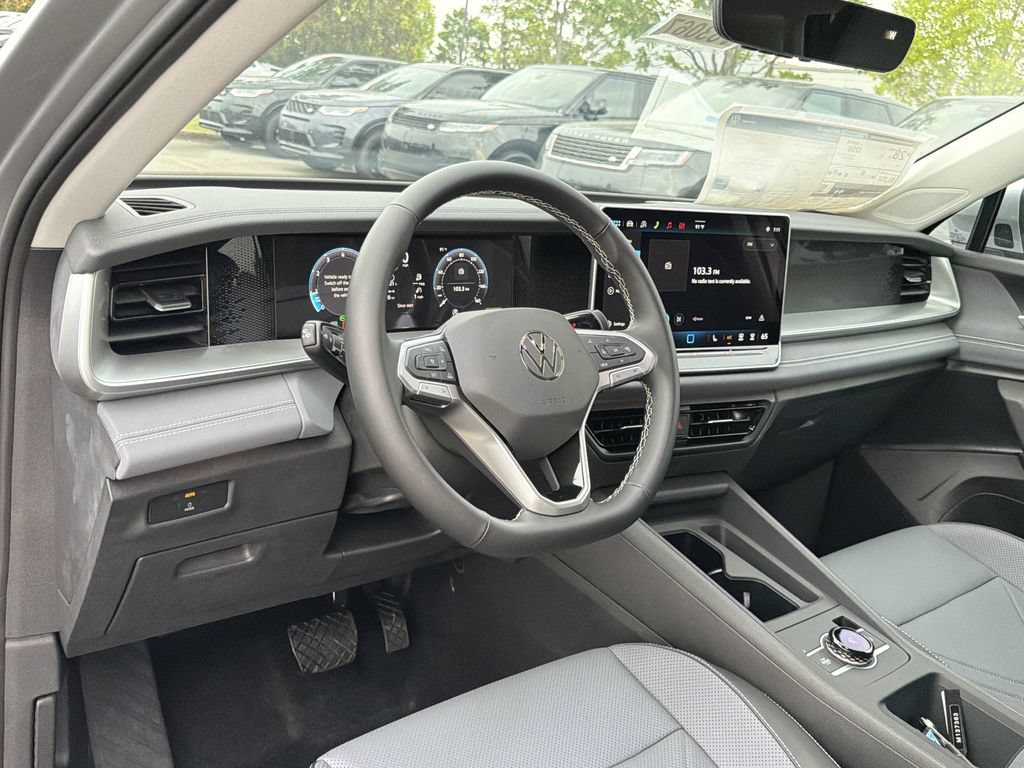 New 2026 Volkswagen Tiguan SE FWD image 10