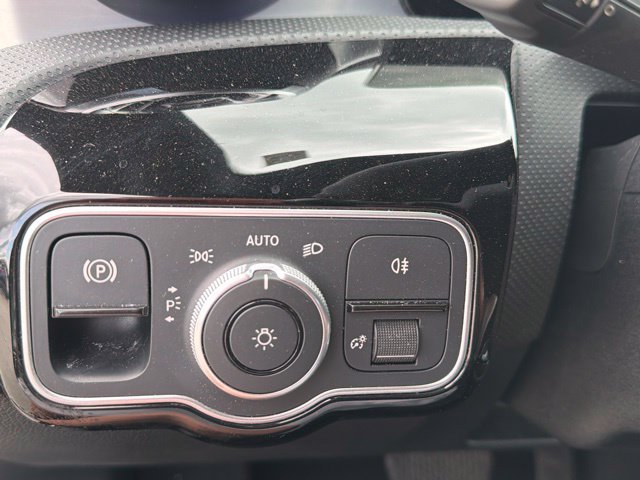 Used 2025 Mercedes-Benz CLA 250 image 30