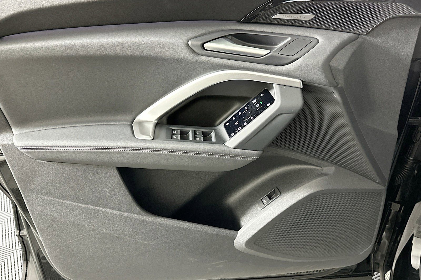 Used 2025 Audi Q5 Premium Plus w/ Premium Plus AWD/4WD image 21