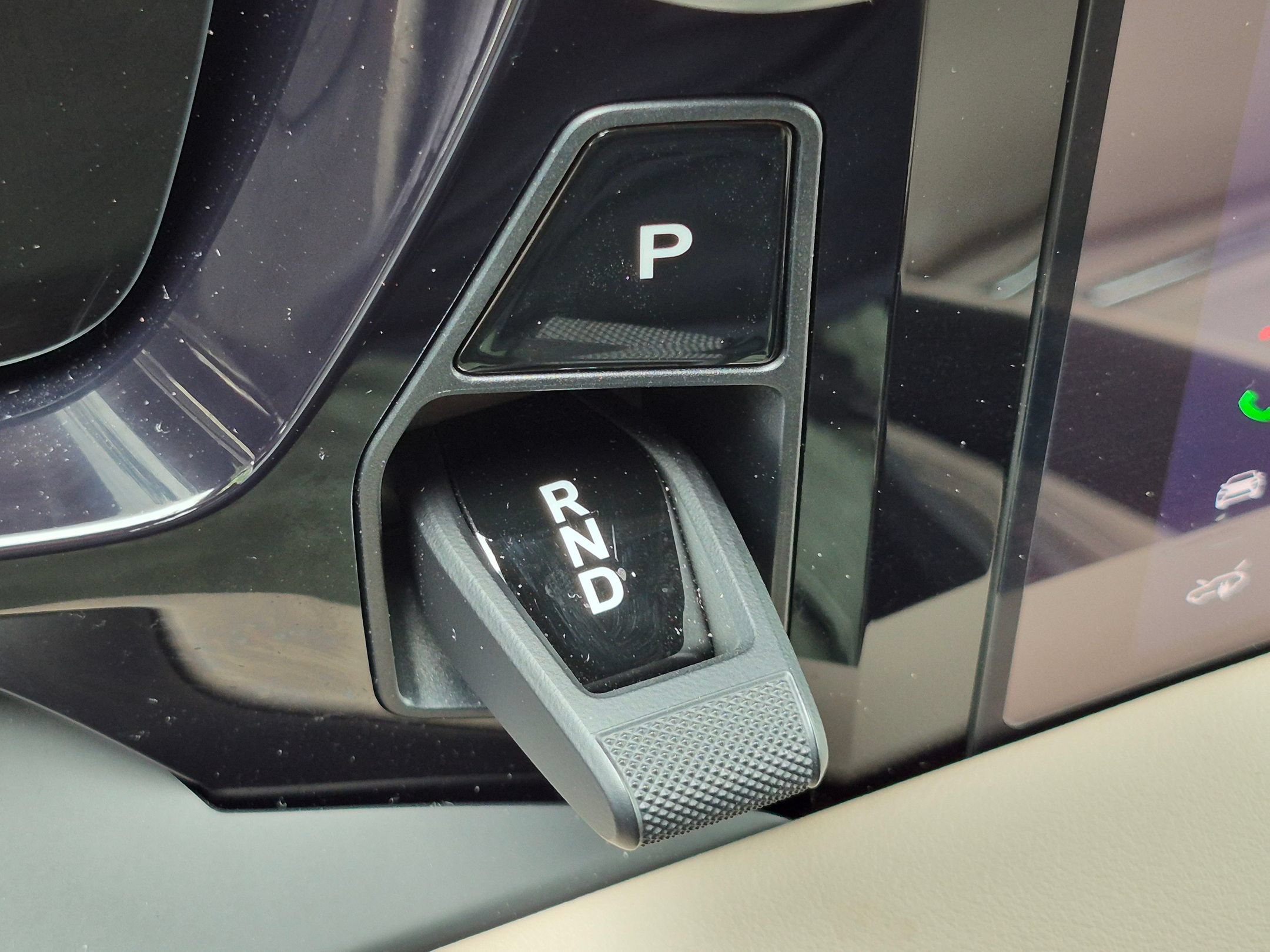 Certified 2025 Porsche Macan Electric RWD image 18
