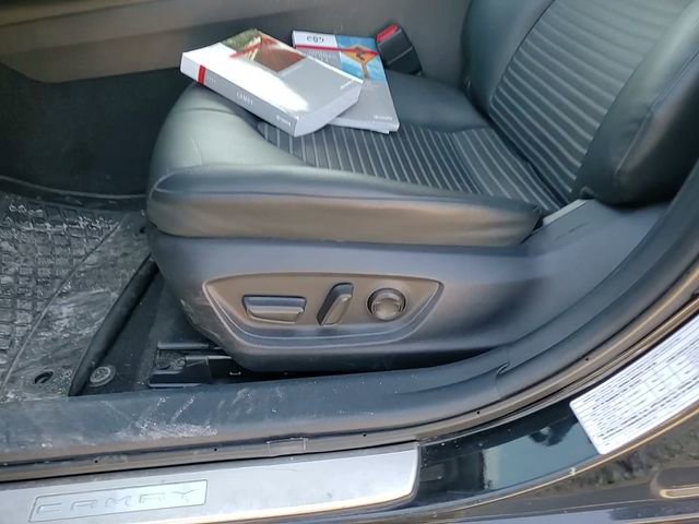 Used 2024 Toyota Camry SE image 12