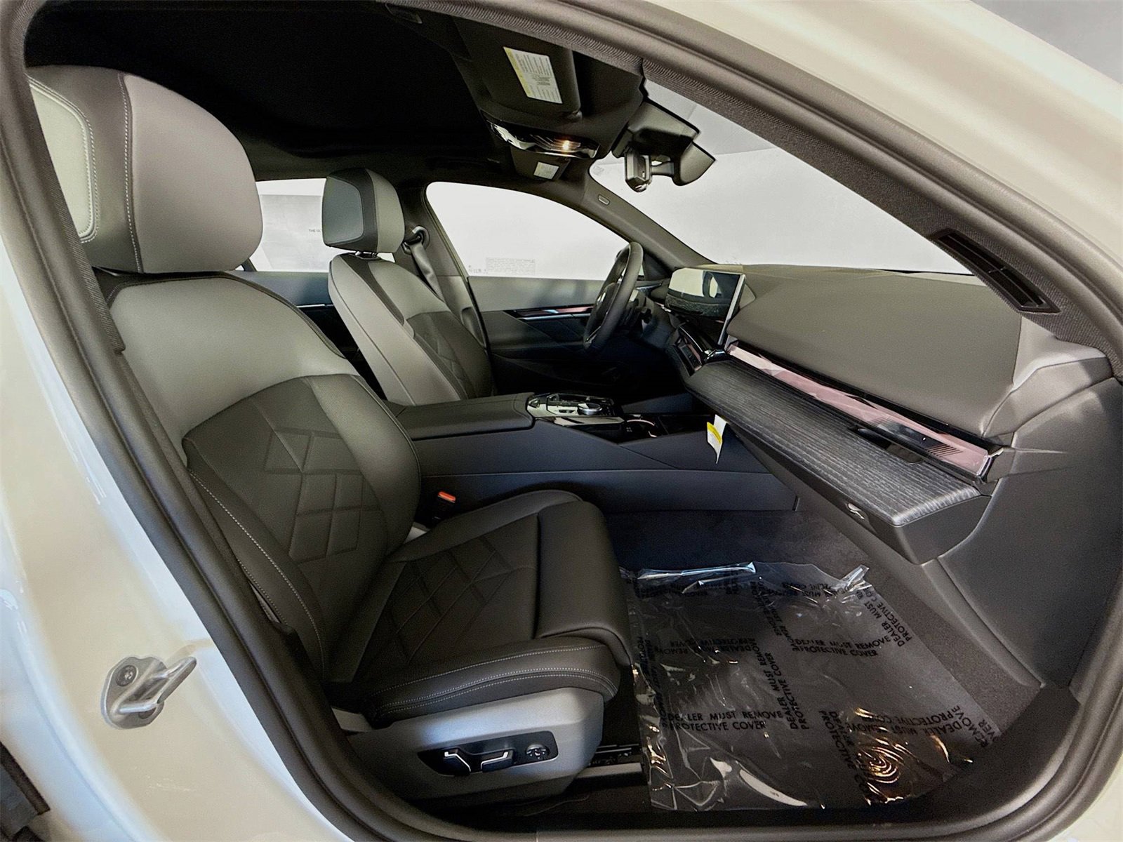 New 2026 BMW 540i xDrive w/ M Sport Package image 30