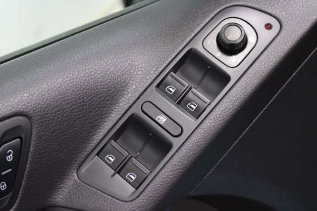 Used 2018 Volkswagen Tiguan Limited FWD image 9