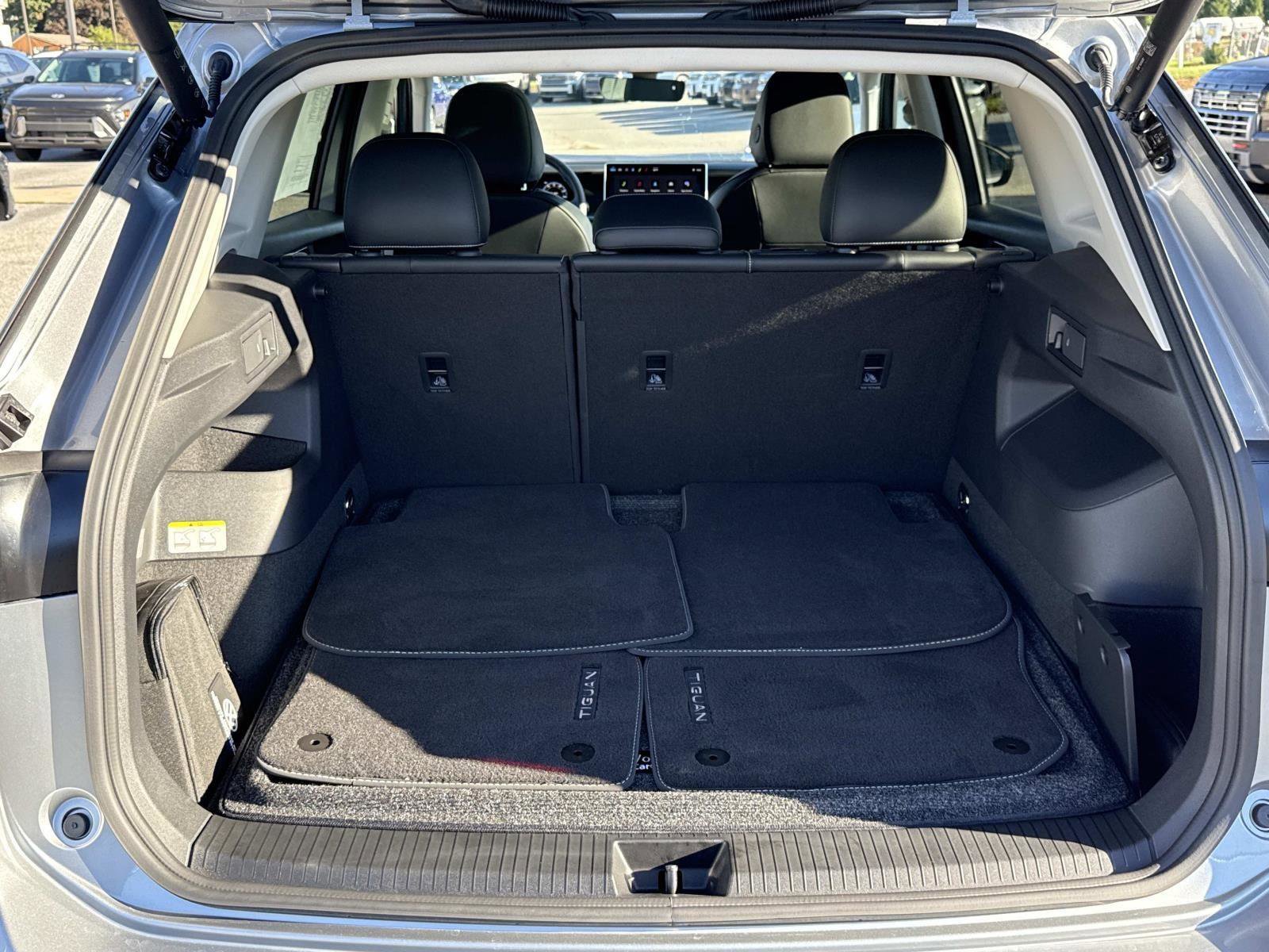 Used 2025 Volkswagen Tiguan SE image 20