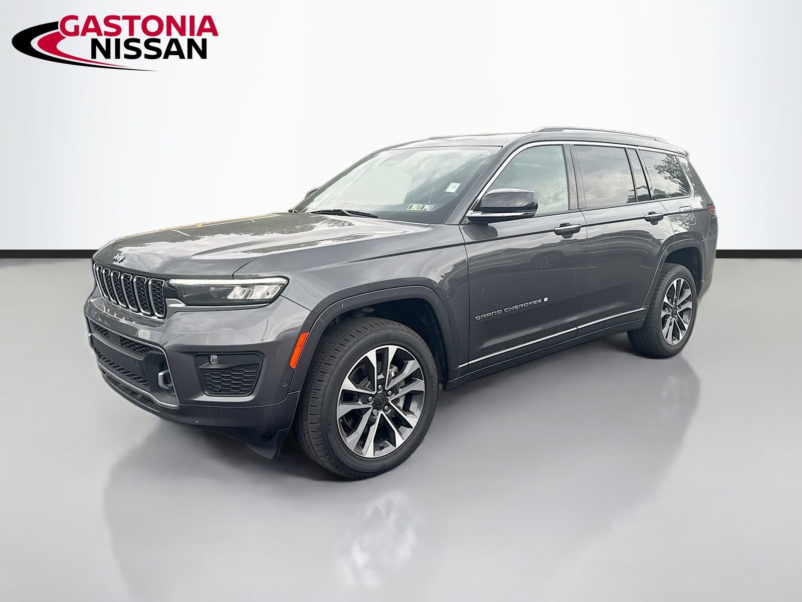 Used 2021 Jeep Grand Cherokee L Overland w/ Luxury Tech Group IV AWD/4WD image 3