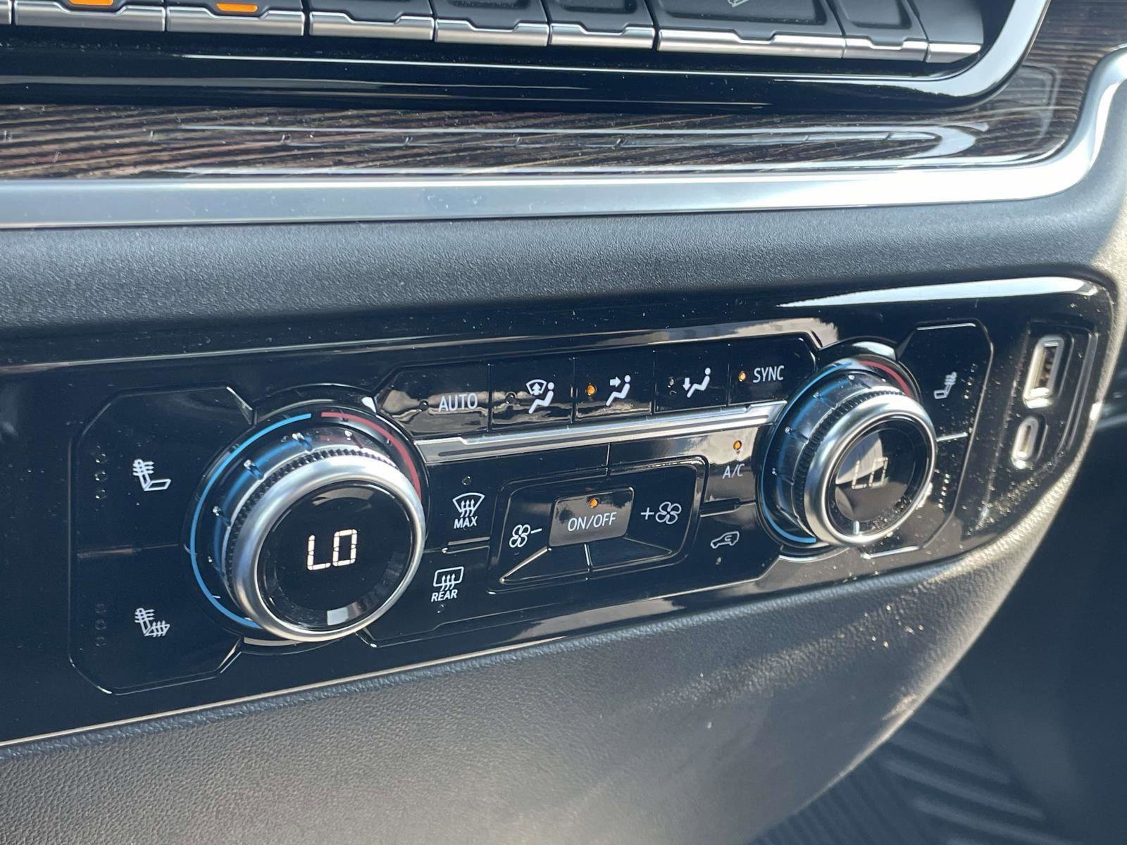 Certified 2025 GMC Sierra 2500 SLE w/ Max Trailering Package image 4