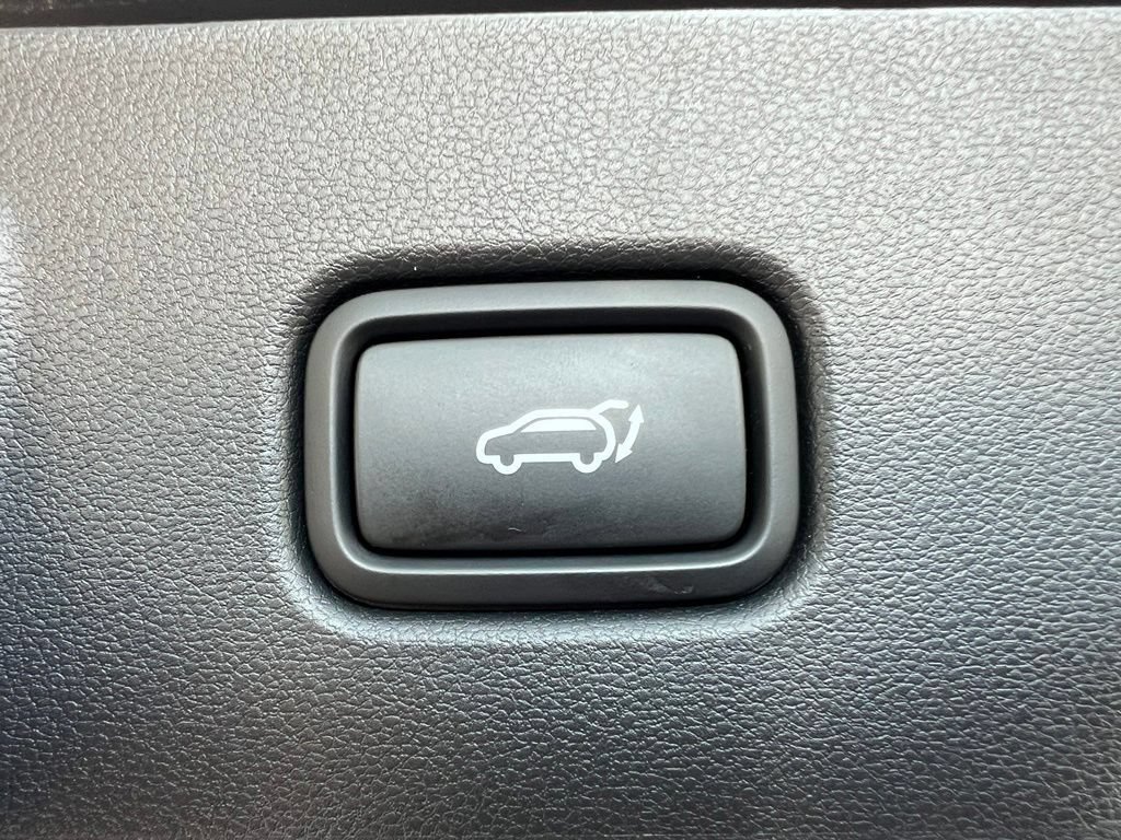 Certified 2025 Hyundai Tucson Limited FWD image 11