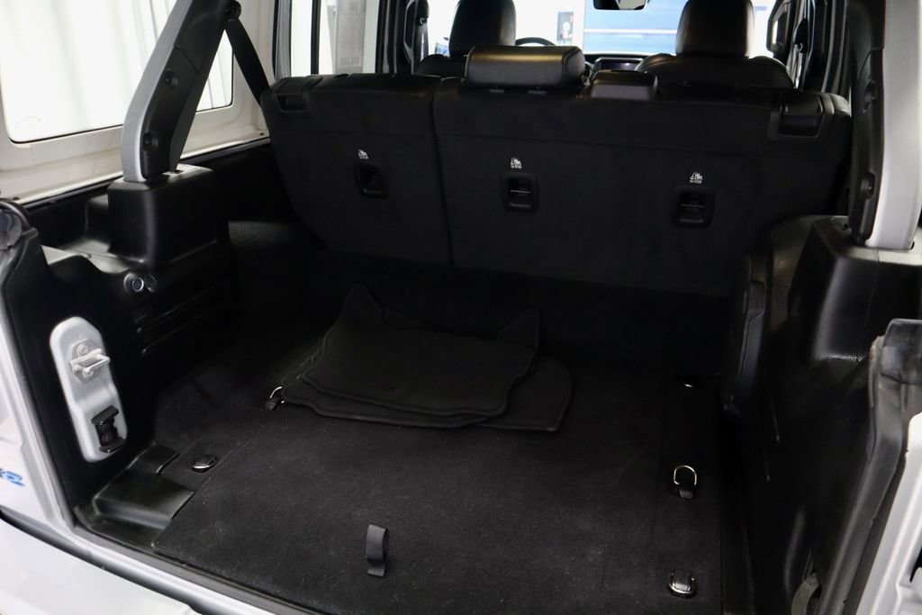 Used 2023 Jeep Wrangler Unlimited Sahara AWD/4WD image 16