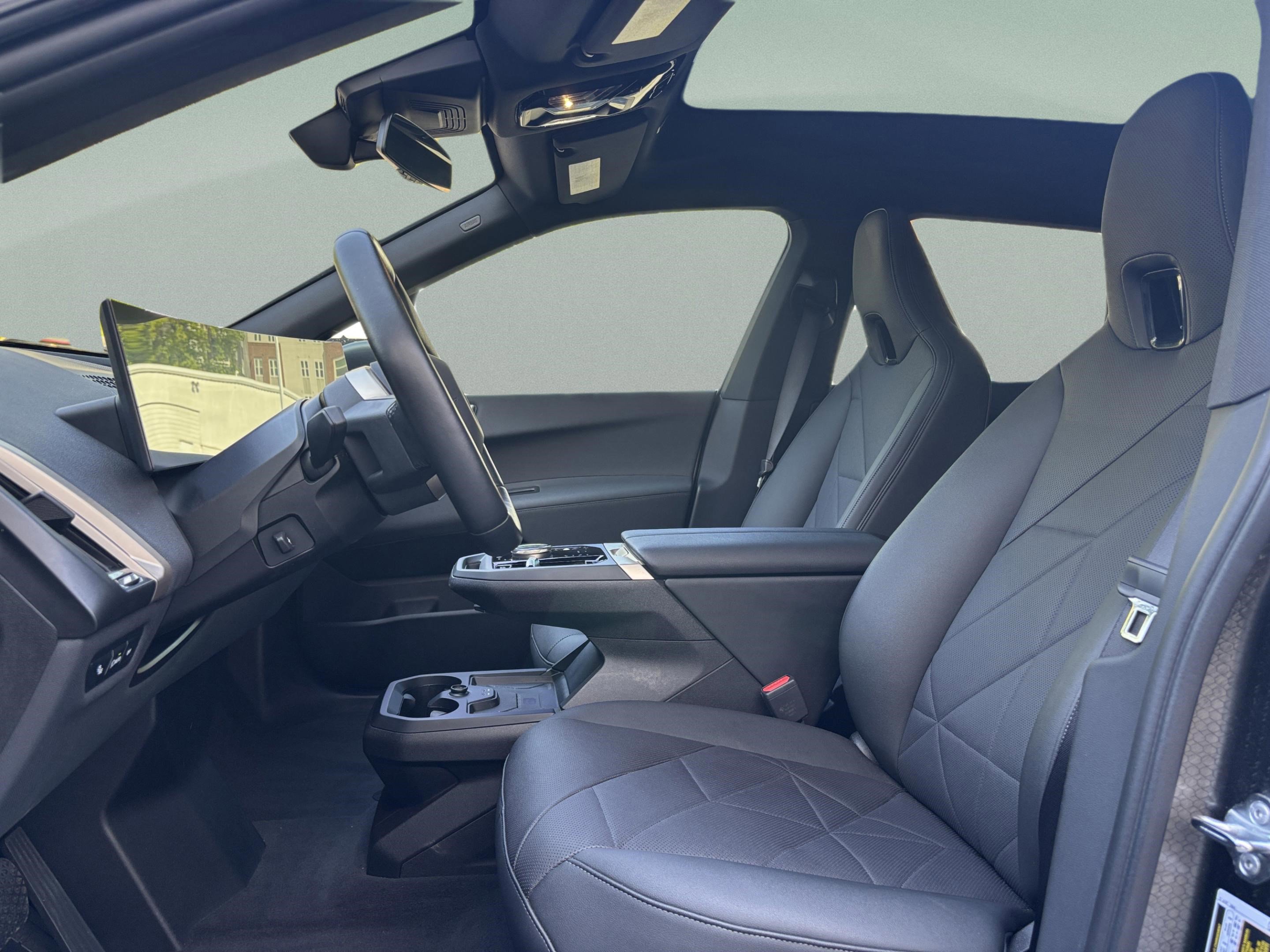 Used 2024 BMW iX xDrive50 AWD/4WD image 17