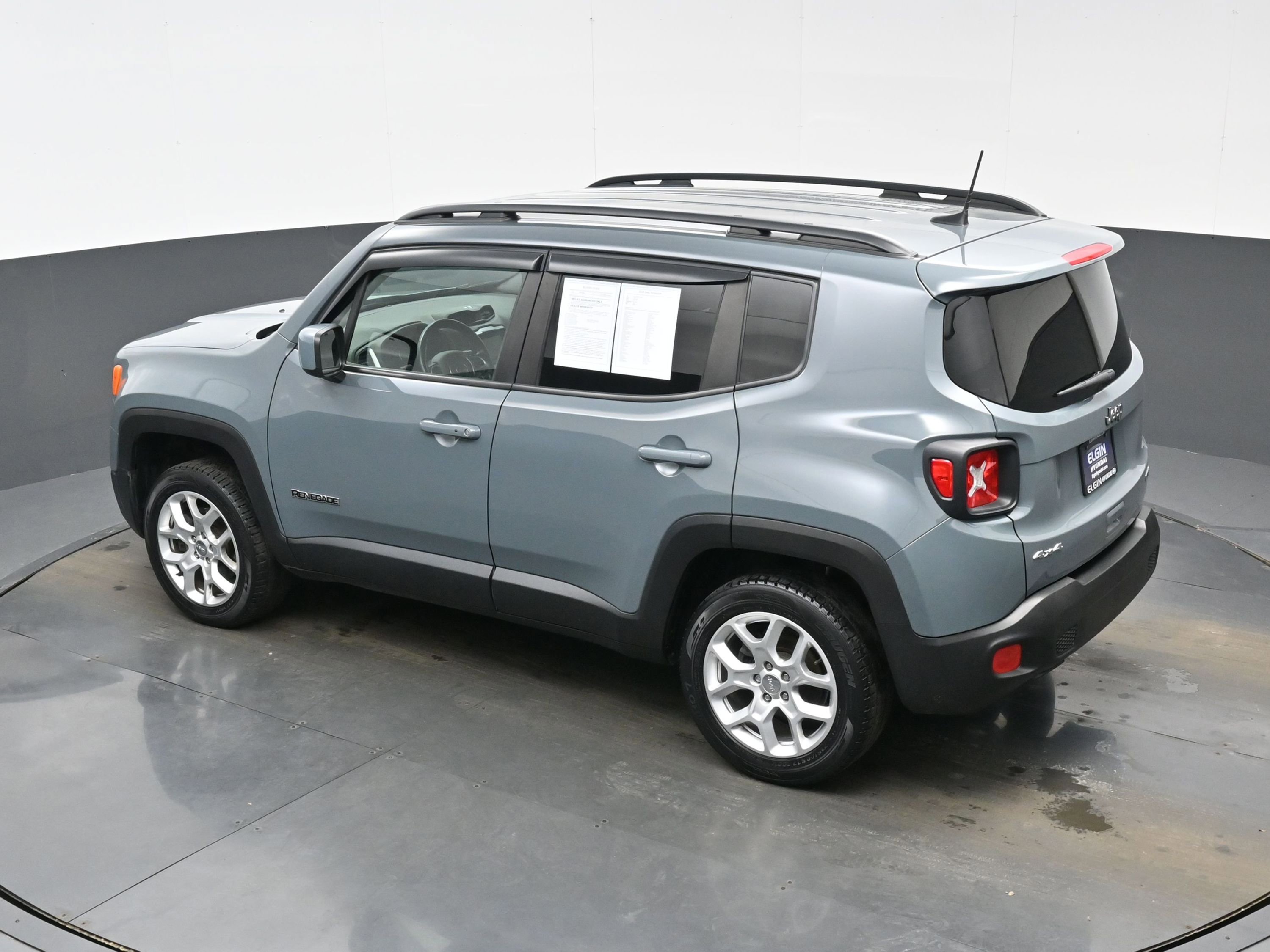 Used 2018 Jeep Renegade Latitude w/ Cold Weather Group image 31